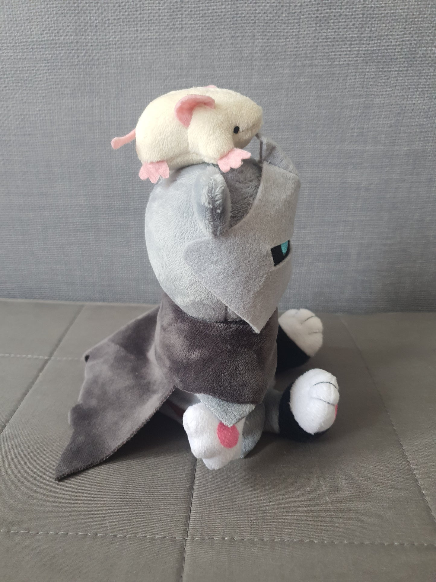 Cat knights with a rat