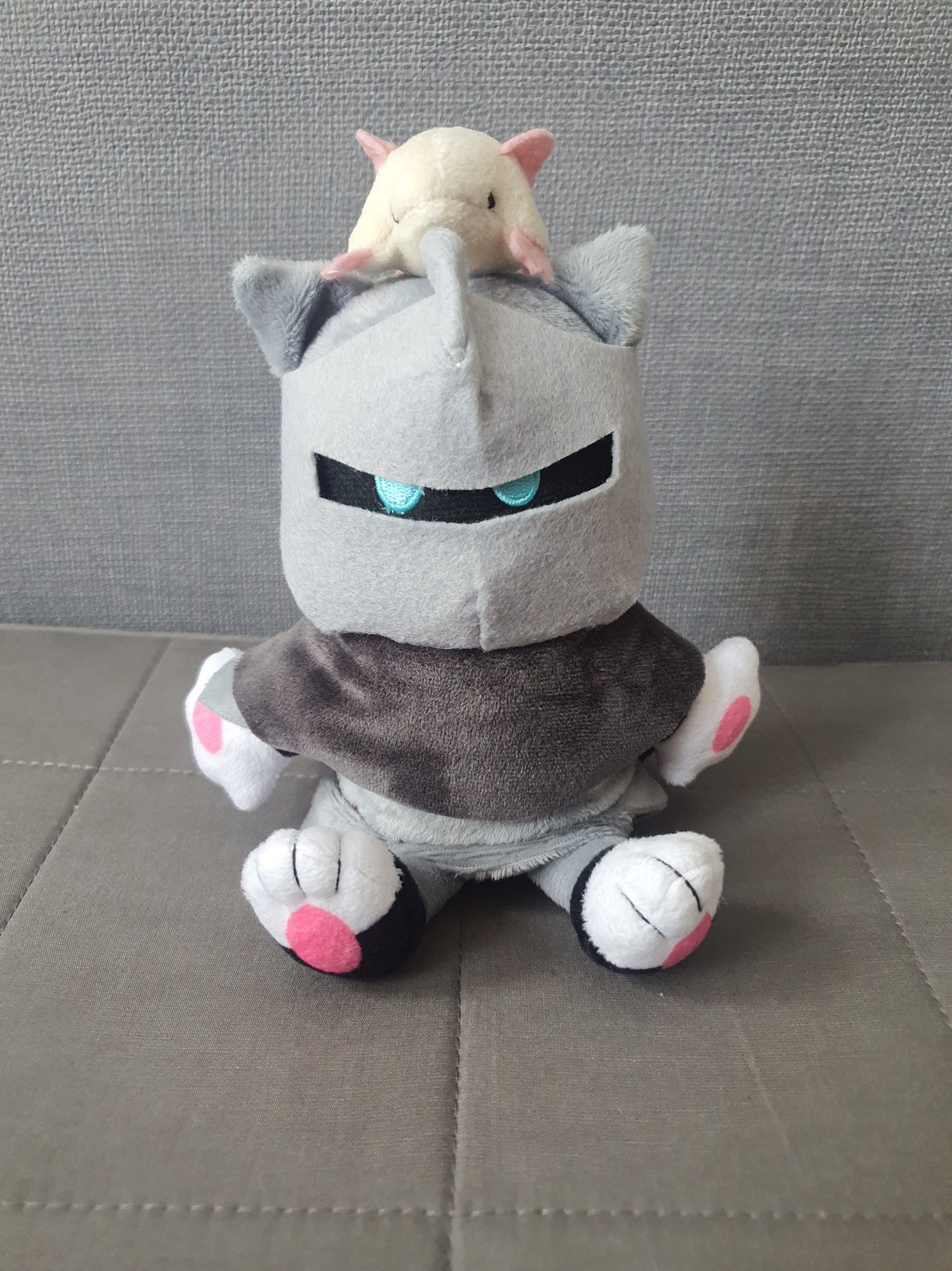 Cat knights with a rat