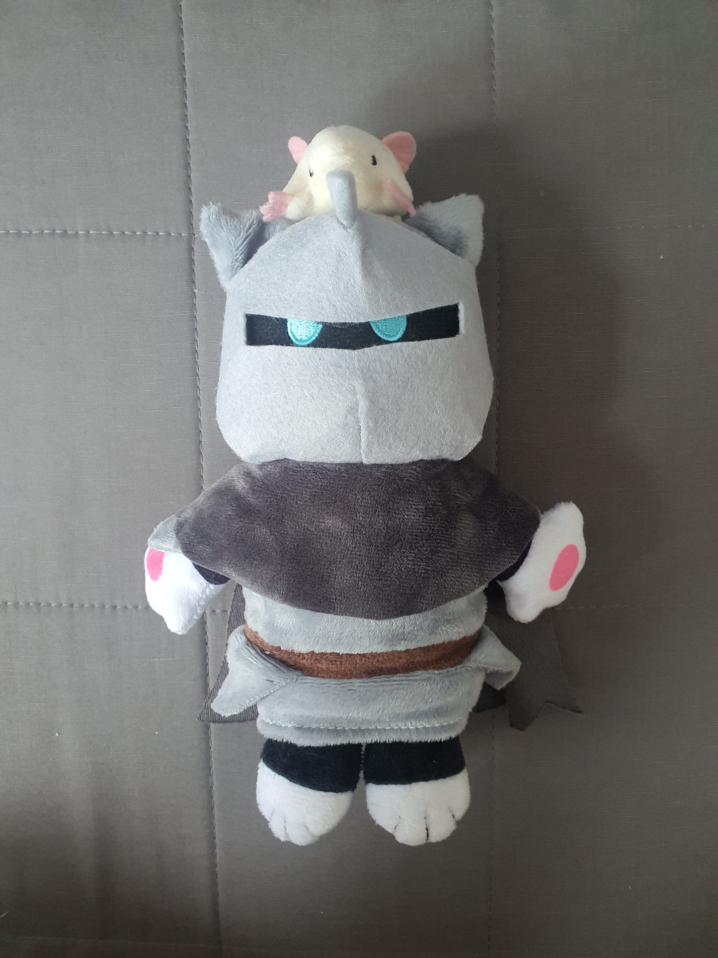 Cat knights with a rat